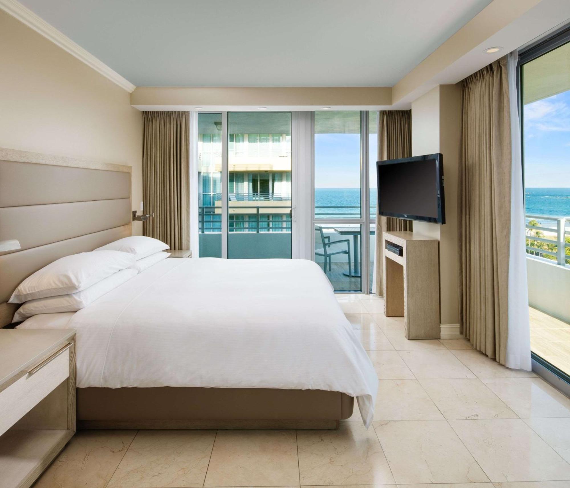 Habitación con balcón y vistas al mar - Cama extragrande